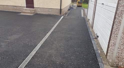 New Tarmac Driveway with Charcoal Monoblock Edging and Aqua Channel Drainage