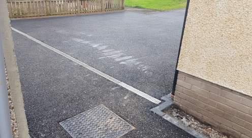 New Tarmac Driveway with Charcoal Monoblock Edging and Aqua Channel Drainage